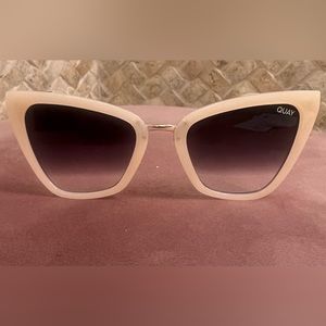 Quay Reina mini sunnies ❤️